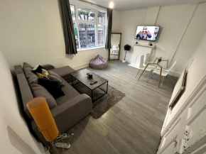 Incredible 2 Bedroom On Tower Bridge